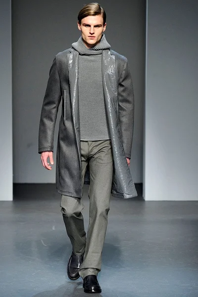Look 15